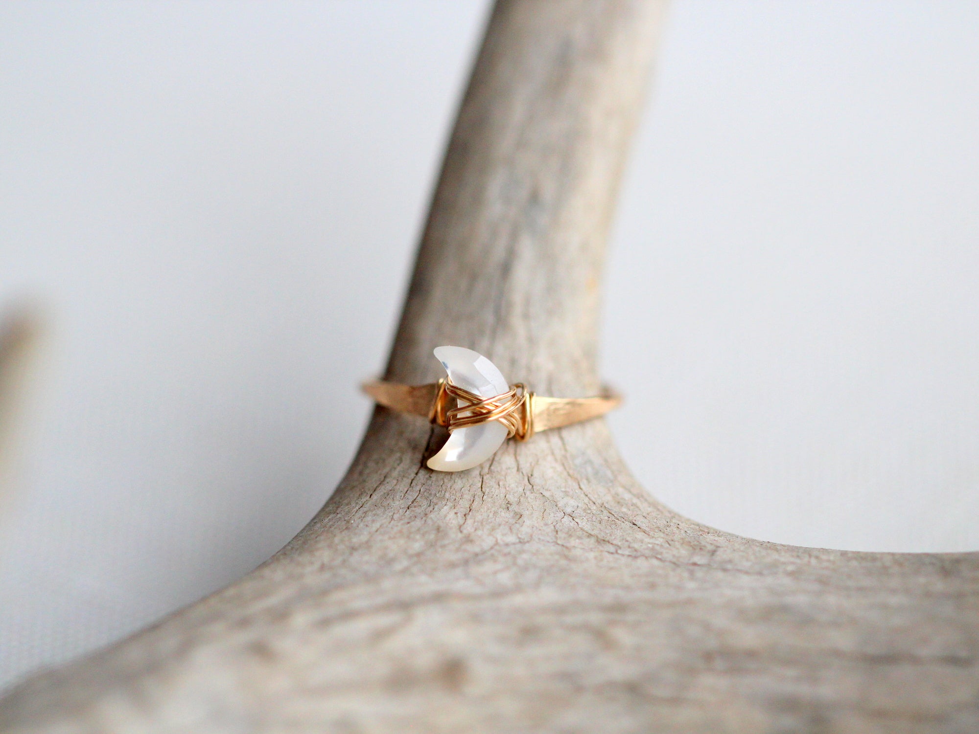 Mini Moonbeam Ring - Mother of Pearl