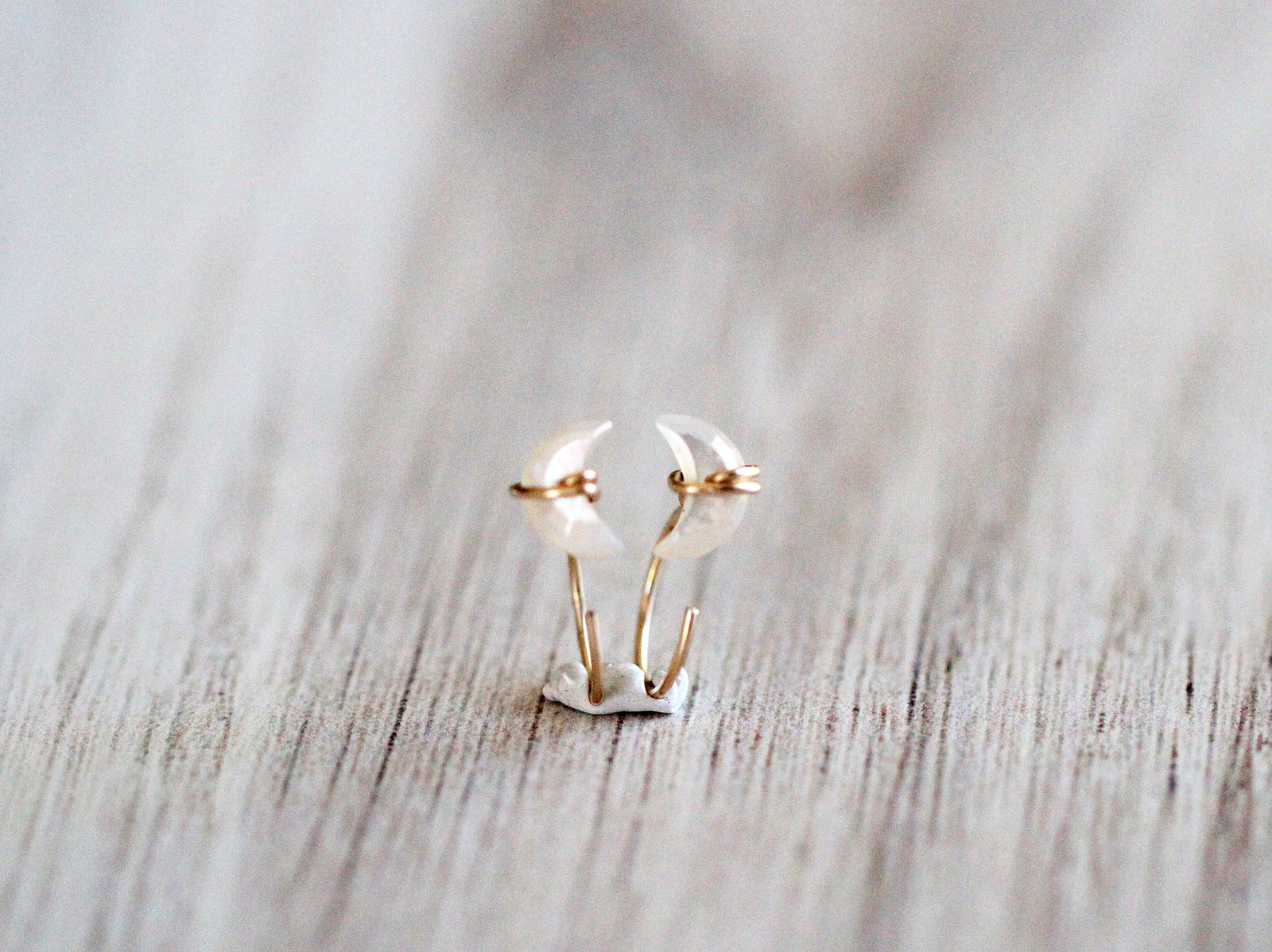 Moonbeam Hug Hoops - Mother of Pearl