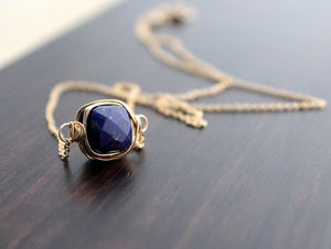 Lapis Lazuli Bezel-Style Necklace - Gold