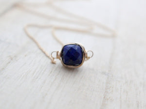 Lapis Lazuli Bezel-Style Necklace - Gold